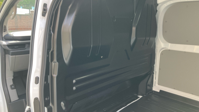 Ford Transit Custom 320 L1 Diesel Fwd 2.0 EcoBlue 150ps H1 Van Sport - Image 18